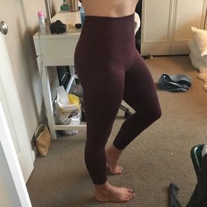 LULULEMON MAROON COMPRESSION LEGGINGS